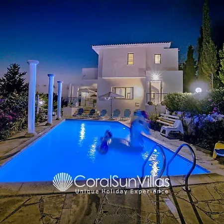 Wonderful Quiet Area, Completely Privacy, Large Private Pool, Colourful Garden Villa *