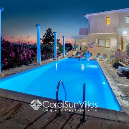 Wonderful Quiet Area, Completely Privacy, Large Private Pool, Colourful Garden