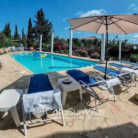 Wonderful Quiet Area, Completely Privacy, Large Private Pool, Colourful Garden