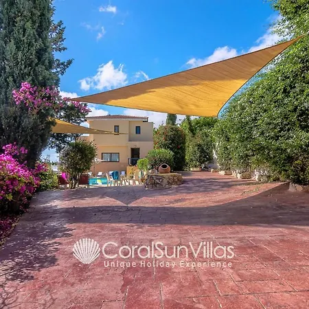 Wonderful Quiet Area, Completely Privacy, Large Private Pool, Colourful Garden