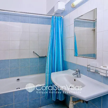 Wonderful Quiet Area, Completely Privacy, Large Private Pool, Colourful Garden Вилла
