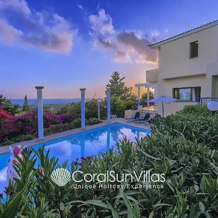 Wonderful Quiet Area, Completely Privacy, Large Private Pool, Colourful Garden Вилла *