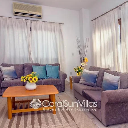 Wonderful Quiet Area, Completely Privacy, Large Private Pool, Colourful Garden Вилла