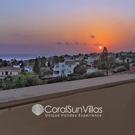 Villa Wonderful Quiet Area, Completely Privacy, Large Private Pool, Colourful Garden *