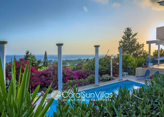 Wonderful Quiet Area, Completely Privacy, Large Private Pool, Colourful Garden *
