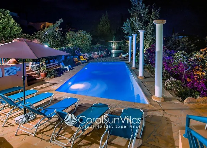 ヴィラ Wonderful Quiet Area, Completely Privacy, Large Private Pool, Colourful Garden *