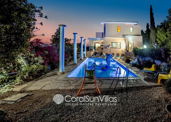 Villa Wonderful Quiet Area, Completely Privacy, Large Private Pool, Colourful Garden Peyia