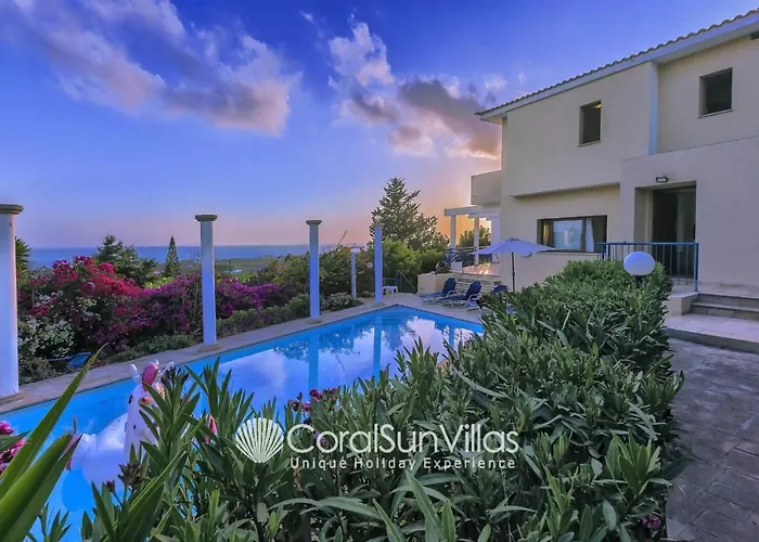 Wonderful Quiet Area, Completely Privacy, Large Private Pool, Colourful Garden Villa *