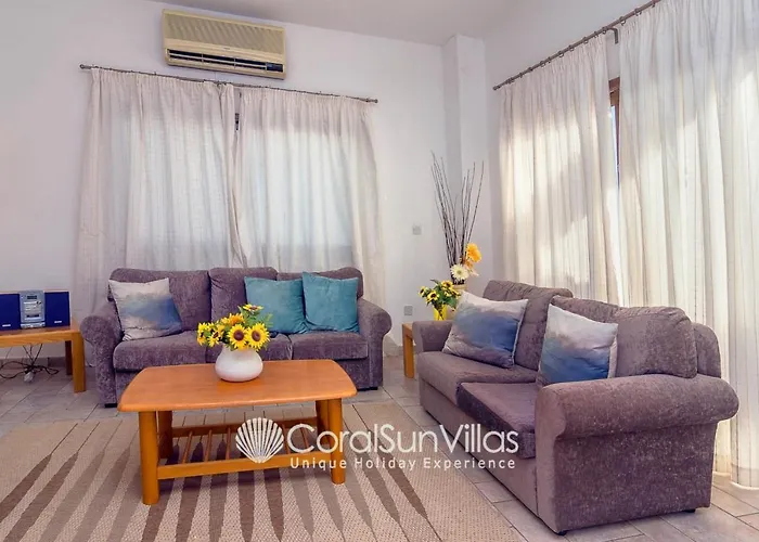 Wonderful Quiet Area, Completely Privacy, Large Private Pool, Colourful Garden Villa