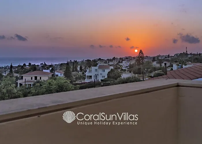 Villa Wonderful Quiet Area, Completely Privacy, Large Private Pool, Colourful Garden *