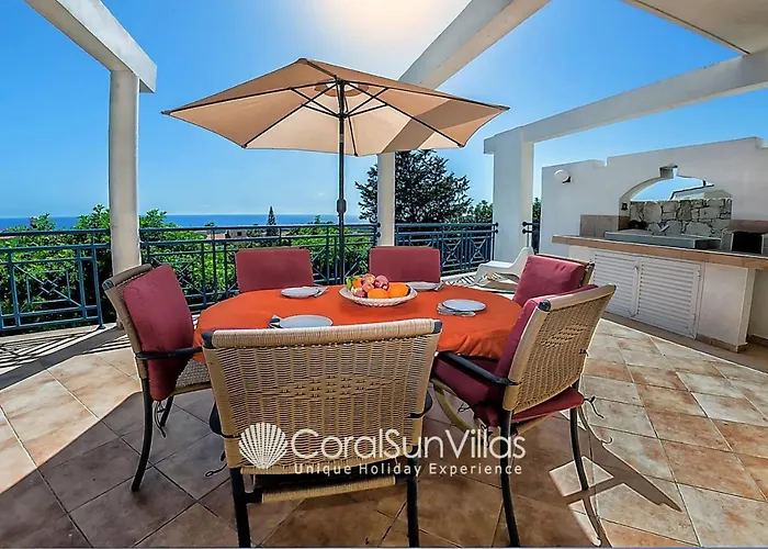 Wonderful Quiet Area, Completely Privacy, Large Private Pool, Colourful Garden Villa