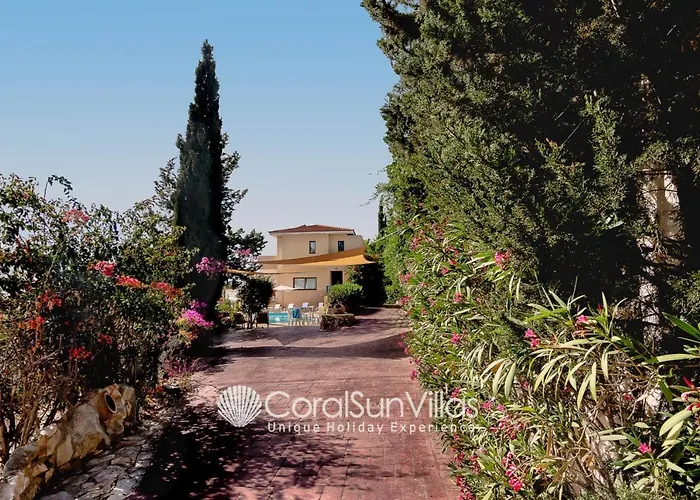 Wonderful Quiet Area, Completely Privacy, Large Private Pool, Colourful Garden Villa Peyia
