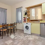 Villa Wonderful Quiet Area, Completely Privacy, Large Private Pool, Colourful Garden Pegeia