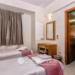 Villa Wonderful Quiet Area, Completely Privacy, Large Private Pool, Colourful Garden Pegeia