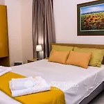Wonderful Quiet Area, Completely Privacy, Large Private Pool, Colourful Garden