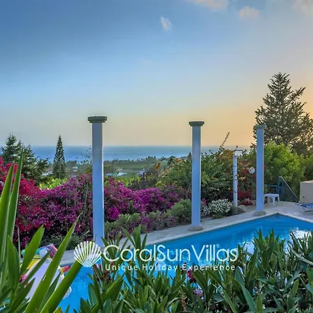 Wonderful Quiet Area, Completely Privacy, Large Private Pool, Colourful Garden *