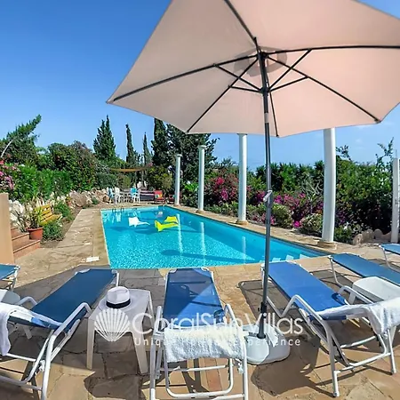 Wonderful Quiet Area, Completely Privacy, Large Private Pool, Colourful Garden Villa