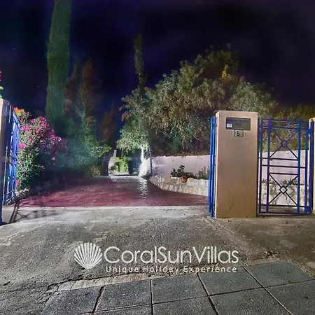 Wonderful Quiet Area, Completely Privacy, Large Private Pool, Colourful Garden Villa Pégeia