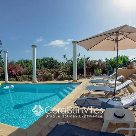 Wonderful Quiet Area, Completely Privacy, Large Private Pool, Colourful Garden Villa