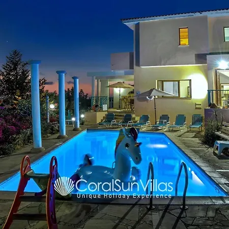 别墅 Wonderful Quiet Area, Completely Privacy, Large Private Pool, Colourful Garden