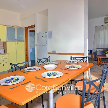 别墅 Wonderful Quiet Area, Completely Privacy, Large Private Pool, Colourful Garden *