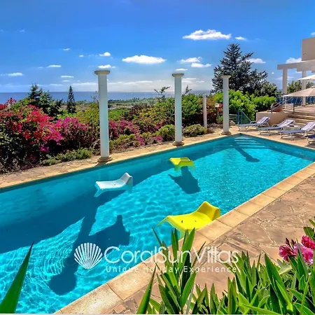 Wonderful Quiet Area, Completely Privacy, Large Private Pool, Colourful Garden Villa *