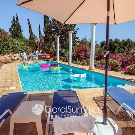 Wonderful Quiet Area, Completely Privacy, Large Private Pool, Colourful Garden Pégeia