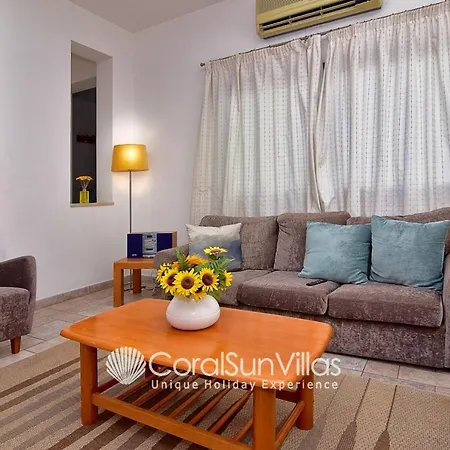 Wonderful Quiet Area, Completely Privacy, Large Private Pool, Colourful Garden Villa *