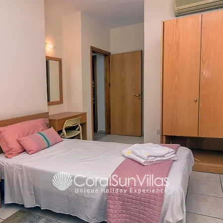 Wonderful Quiet Area, Completely Privacy, Large Private Pool, Colourful Garden Villa *