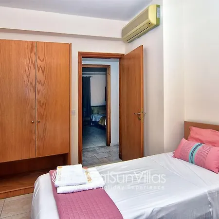 别墅 Wonderful Quiet Area, Completely Privacy, Large Private Pool, Colourful Garden *