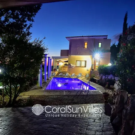 别墅 Wonderful Quiet Area, Completely Privacy, Large Private Pool, Colourful Garden