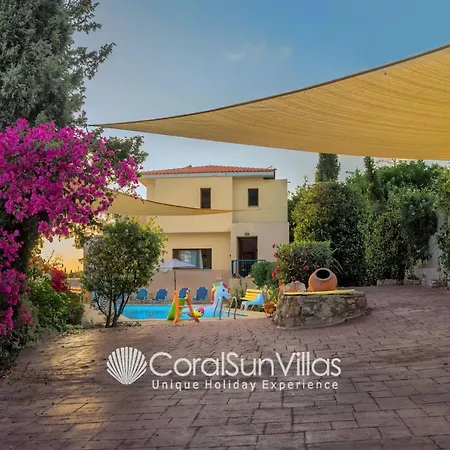 Wonderful Quiet Area, Completely Privacy, Large Private Pool, Colourful Garden * 佩亚