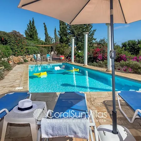 Wonderful Quiet Area, Completely Privacy, Large Private Pool, Colourful Garden