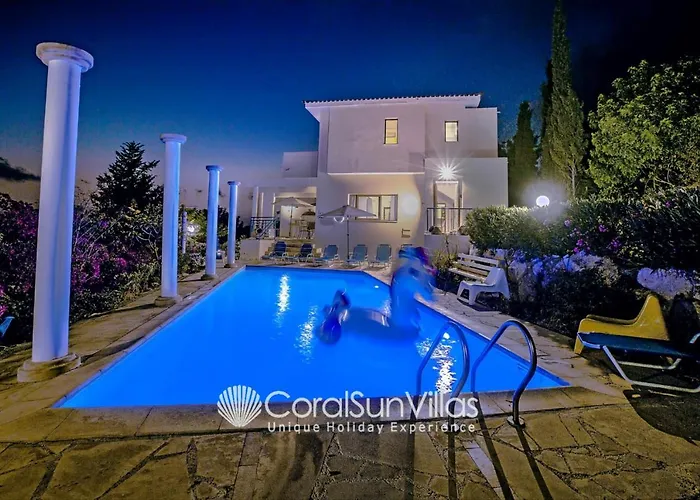 Wonderful Quiet Area, Completely Privacy, Large Private Pool, Colourful Garden Villa *