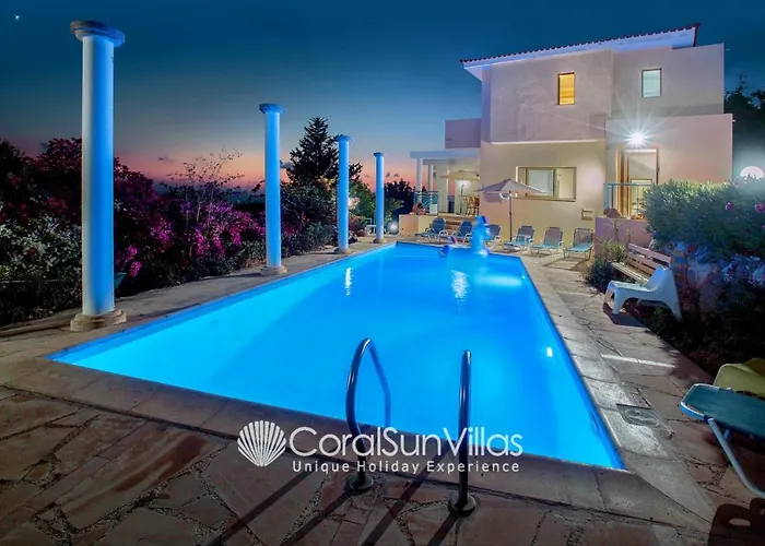 Wonderful Quiet Area, Completely Privacy, Large Private Pool, Colourful Garden