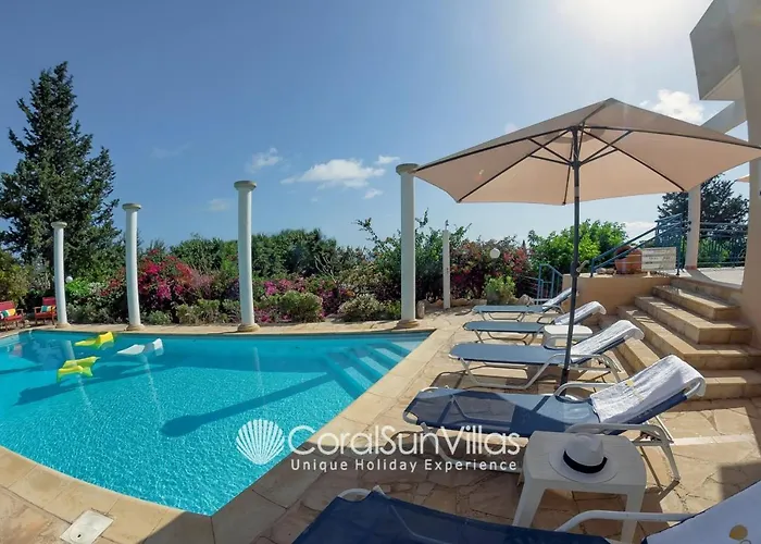 Wonderful Quiet Area, Completely Privacy, Large Private Pool, Colourful Garden Villa
