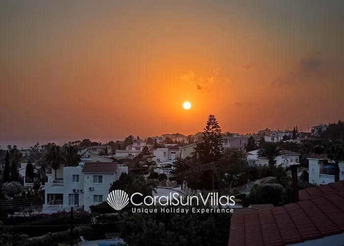 Vila Wonderful Quiet Area, Completely Privacy, Large Private Pool, Colourful Garden