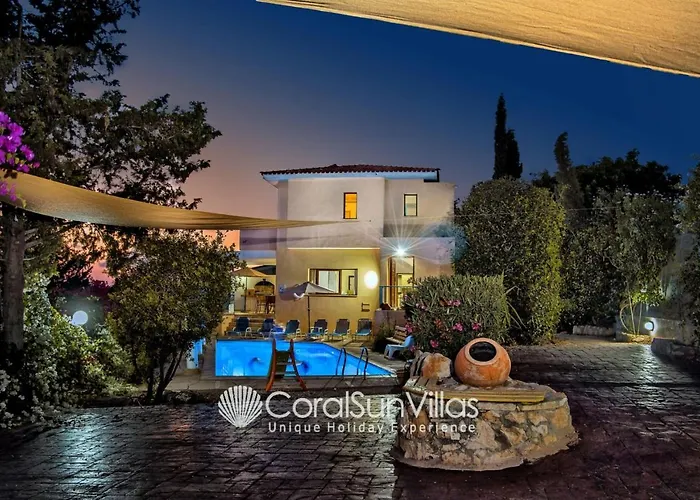 Vila Wonderful Quiet Area, Completely Privacy, Large Private Pool, Colourful Garden *