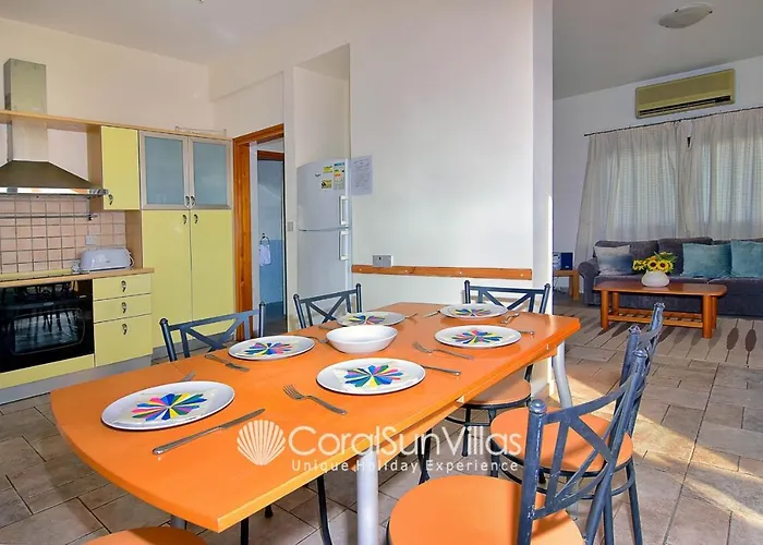 Vila Wonderful Quiet Area, Completely Privacy, Large Private Pool, Colourful Garden *