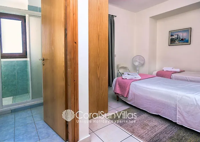 Wonderful Quiet Area, Completely Privacy, Large Private Pool, Colourful Garden Pegeia