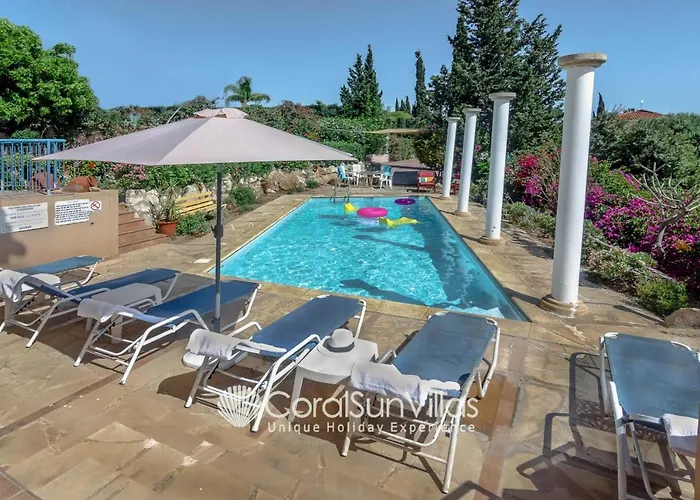 Wonderful Quiet Area, Completely Privacy, Large Private Pool, Colourful Garden Pegeia