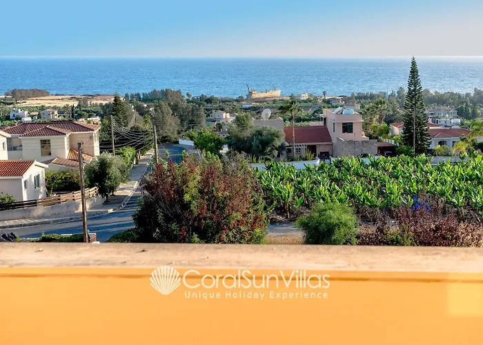 Wonderful Quiet Area, Completely Privacy, Large Private Pool, Colourful Garden فيلة