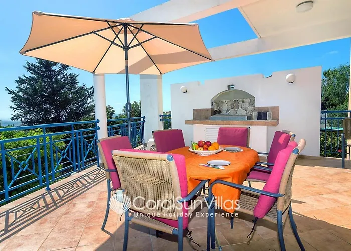 Vila Wonderful Quiet Area, Completely Privacy, Large Private Pool, Colourful Garden Pegeia