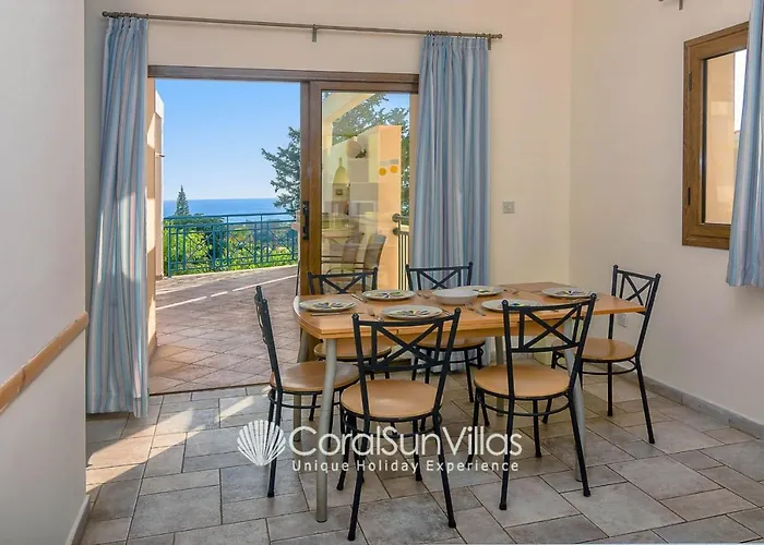 Wonderful Quiet Area, Completely Privacy, Large Private Pool, Colourful Garden